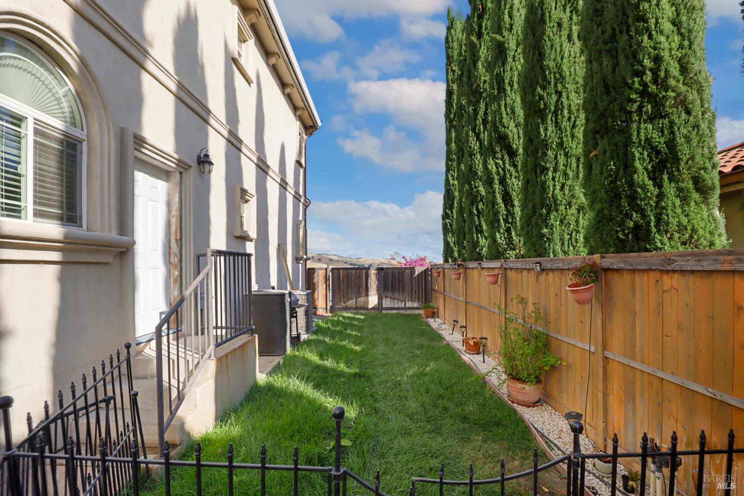 Detail Gallery Image 36 of 99 For 3945 Joslin Ln, Vacaville,  CA 95688 - 6 Beds | 5/4 Baths