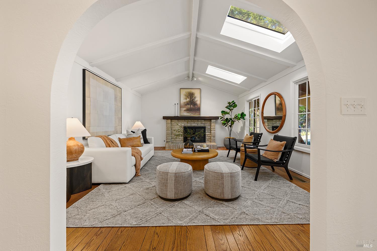 Detail Gallery Image 4 of 39 For 22 Paseo Mirasol Unkn, Tiburon,  CA 94920 - 4 Beds | 2 Baths