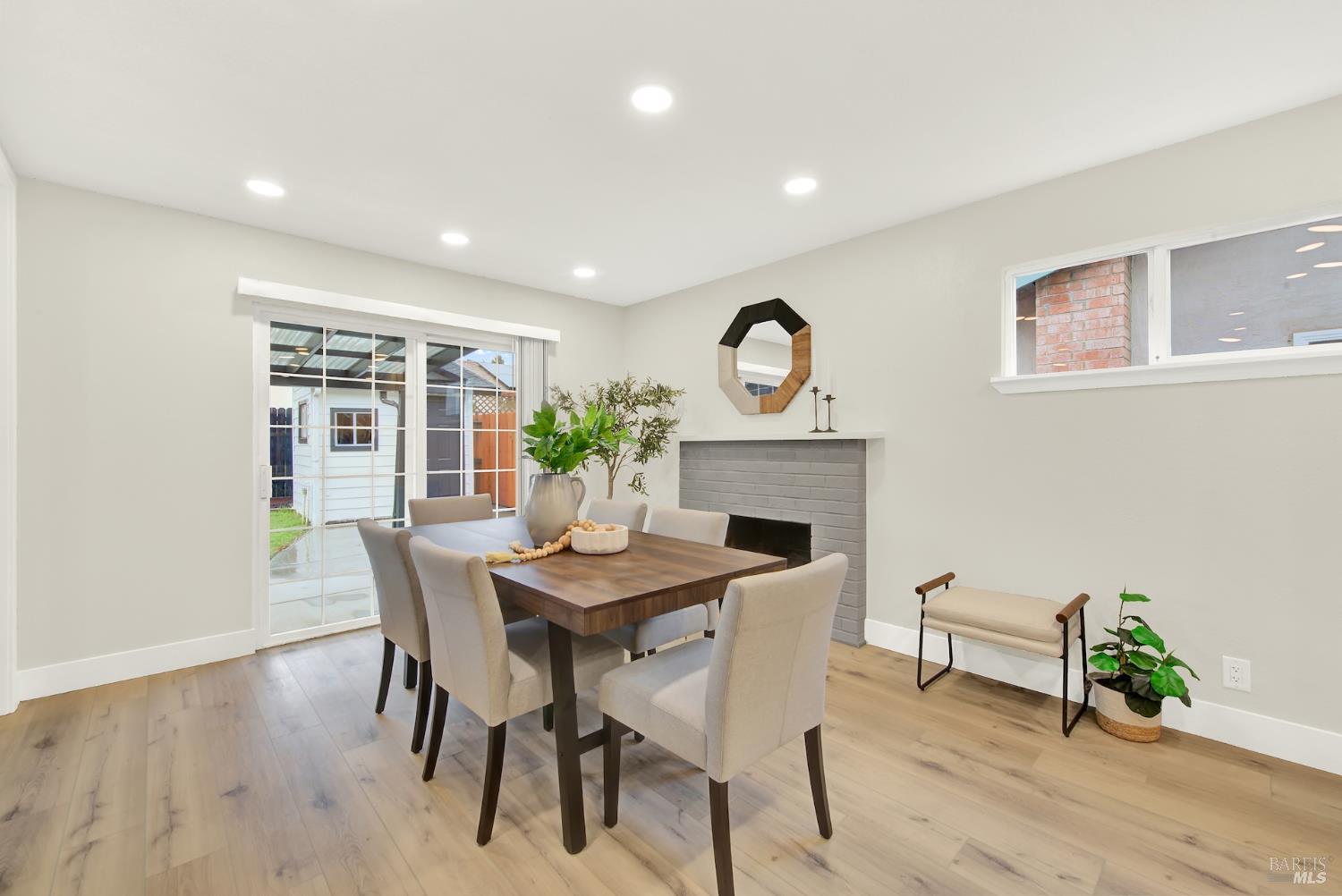 Detail Gallery Image 15 of 37 For 880 Trysail Ct, Vacaville,  CA 95687 - 4 Beds | 2 Baths