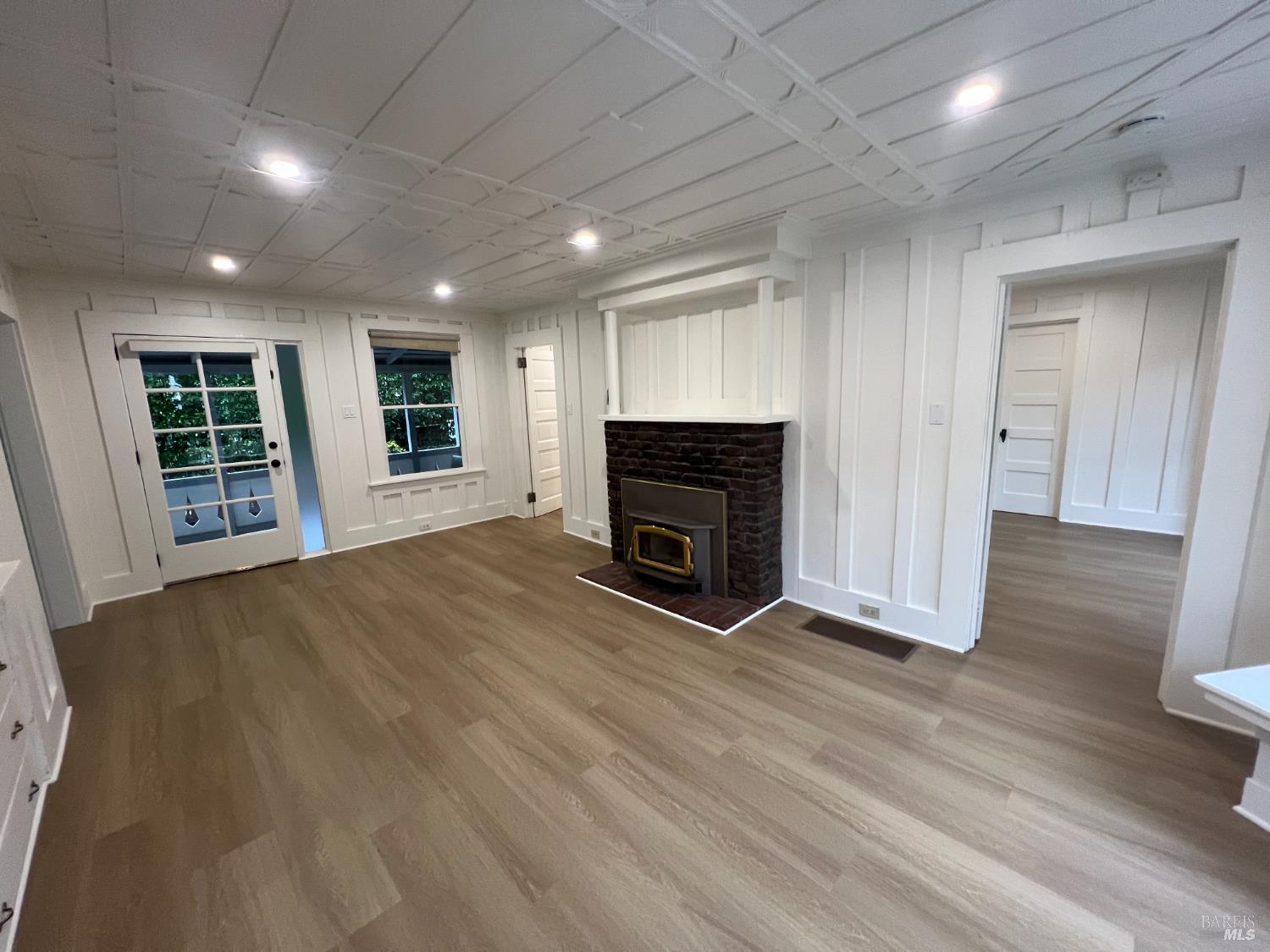 Detail Gallery Image 12 of 32 For 127 Bolinas Ave, Ross,  CA 94957 - 2 Beds | 1 Baths