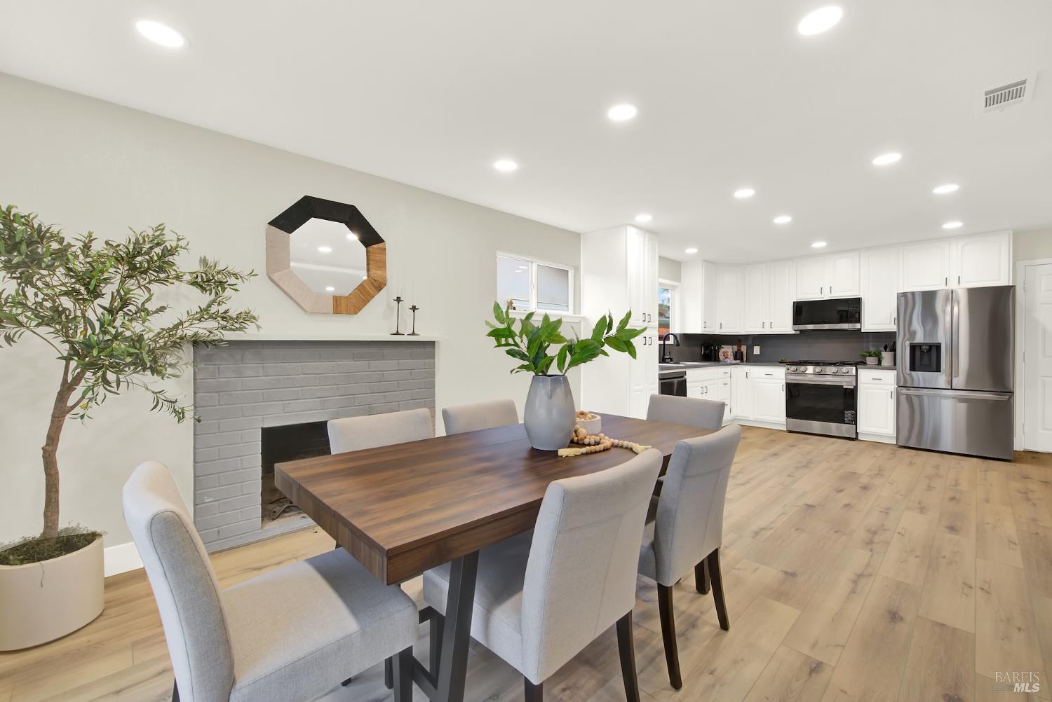 Detail Gallery Image 5 of 37 For 880 Trysail Ct, Vacaville,  CA 95687 - 4 Beds | 2 Baths