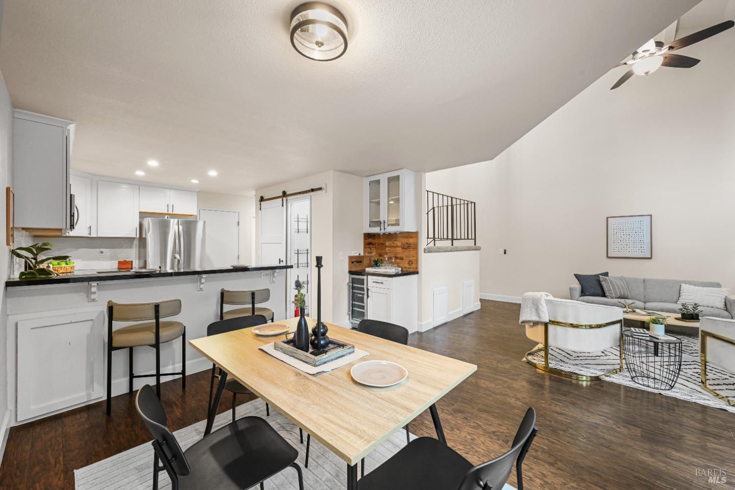 Detail Gallery Image 8 of 23 For 2403 Marylyn Cir, Petaluma,  CA 94954 - 3 Beds | 2/1 Baths