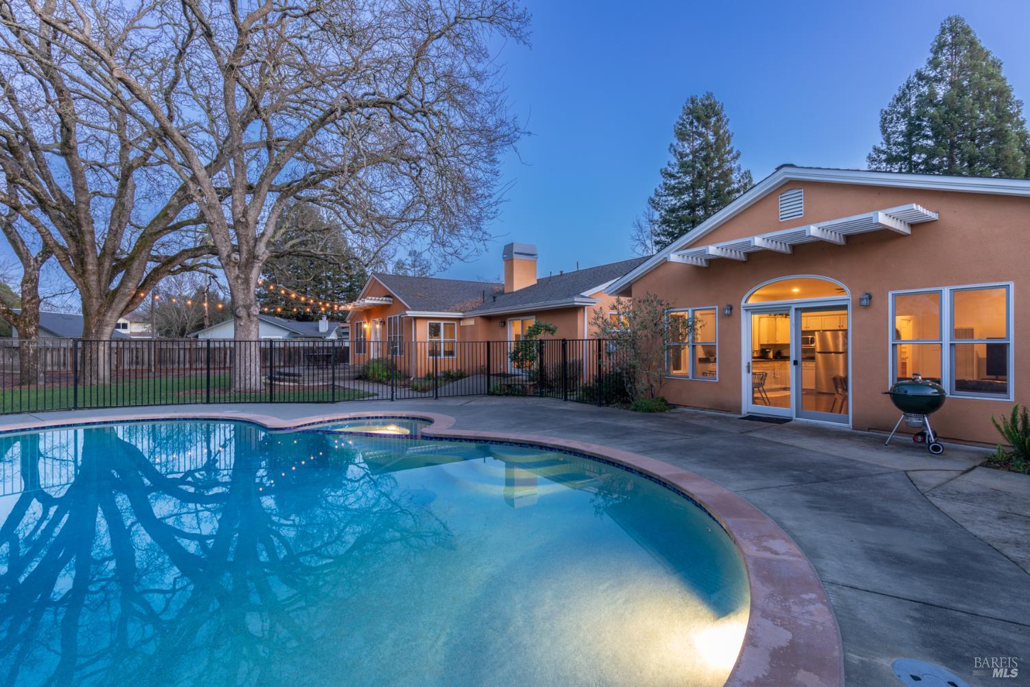 Detail Gallery Image 40 of 40 For 9821 Dawn Way, Windsor,  CA 95492 - 5 Beds | 4 Baths