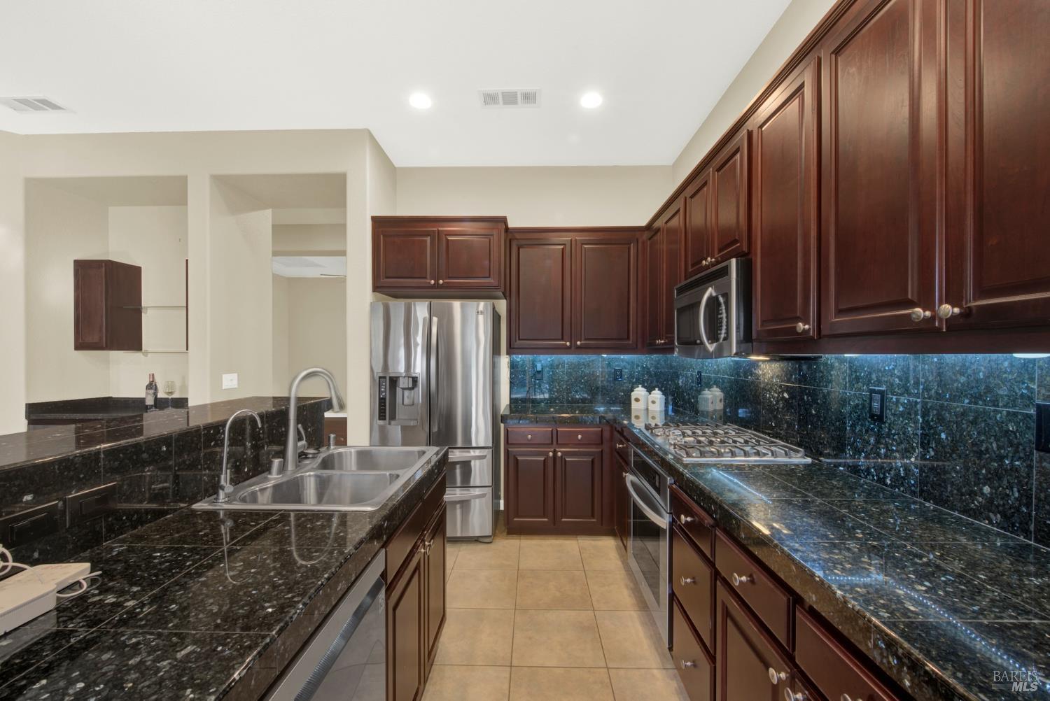 Detail Gallery Image 19 of 71 For 3007 Norwich Ct, Vacaville,  CA 95687 - 3 Beds | 2 Baths