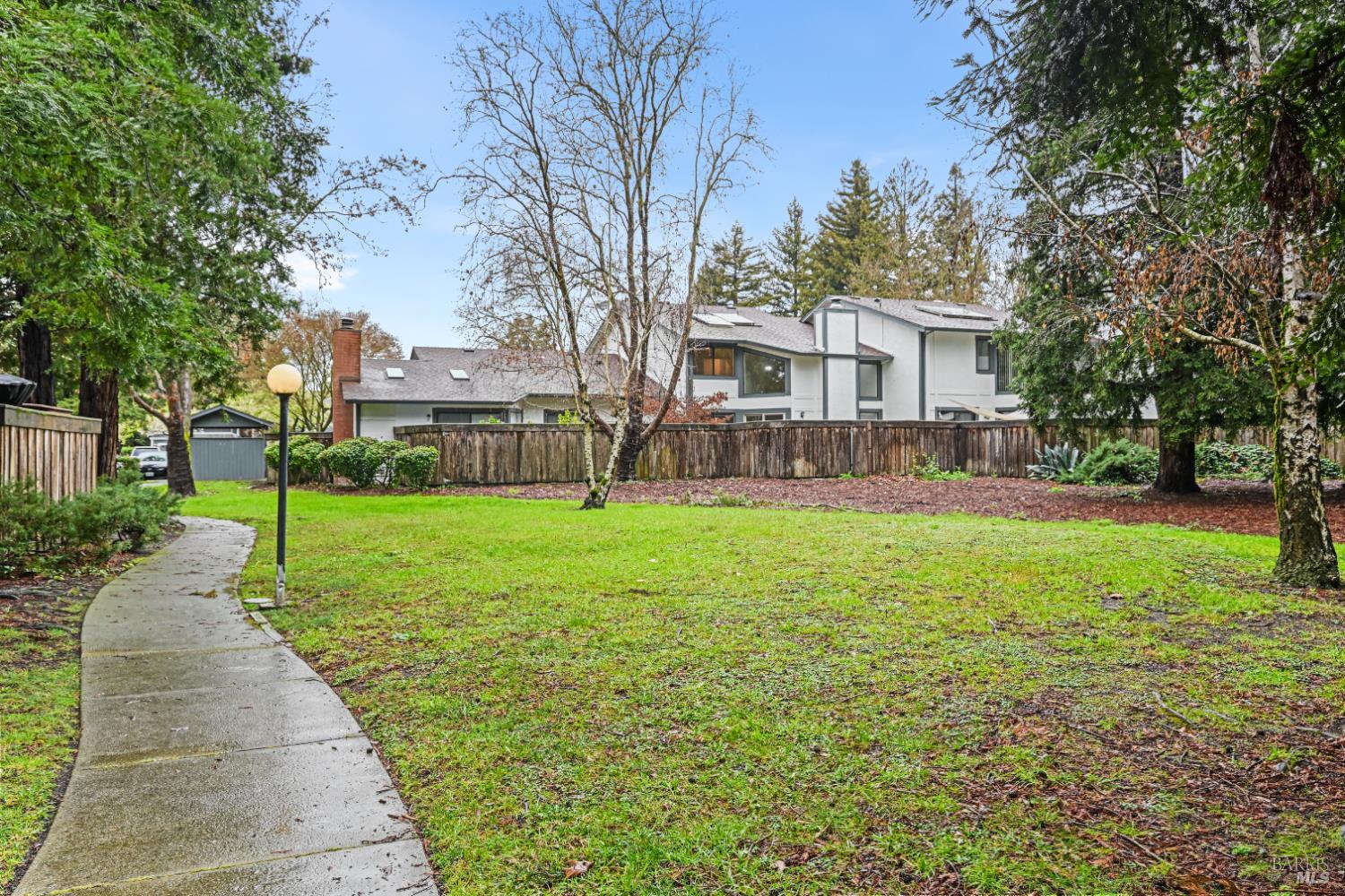 Detail Gallery Image 21 of 23 For 2403 Marylyn Cir, Petaluma,  CA 94954 - 3 Beds | 2/1 Baths