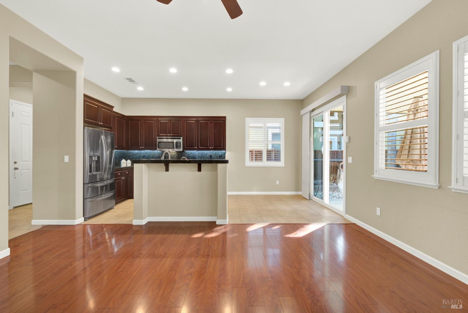 Detail Gallery Image 14 of 71 For 3007 Norwich Ct, Vacaville,  CA 95687 - 3 Beds | 2 Baths