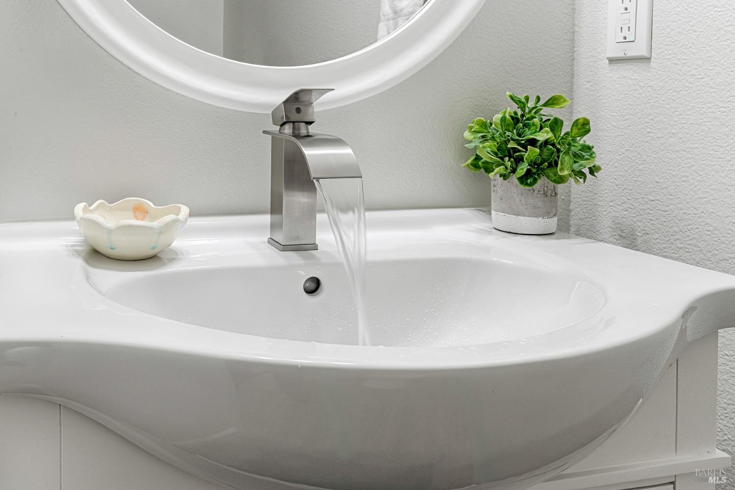 Detail Gallery Image 19 of 39 For 1962 Las Ventanas Dr, Santa Rosa,  CA 95407 - 3 Beds | 2/1 Baths