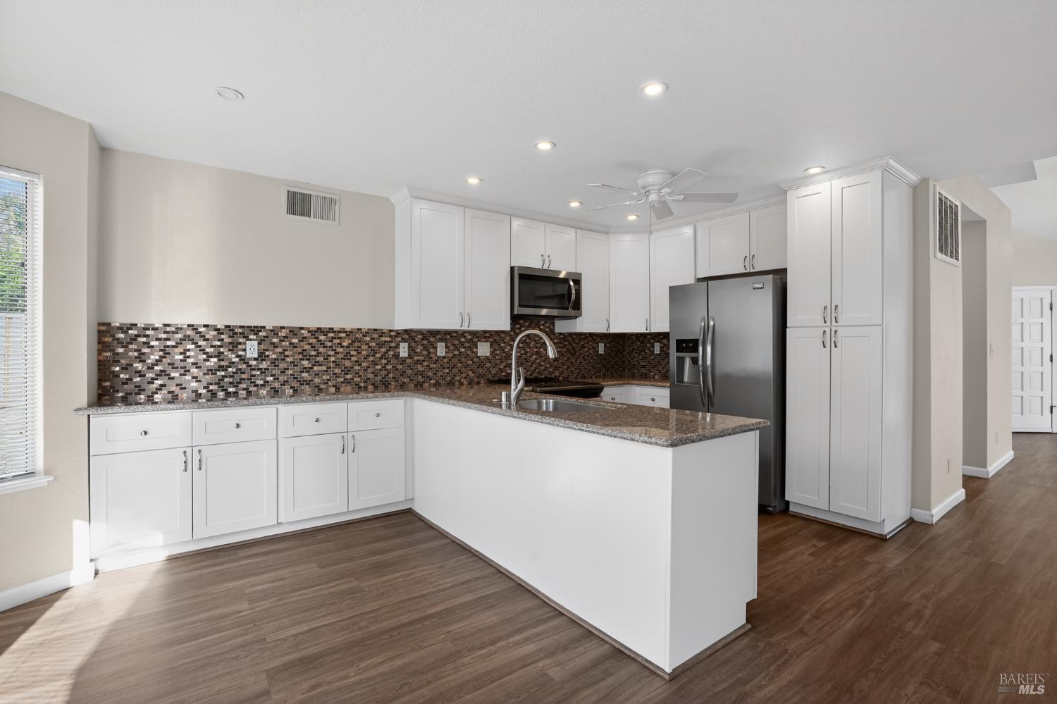 Detail Gallery Image 7 of 30 For 3537 Centennial Dr, Antioch,  CA 94509 - 4 Beds | 2/1 Baths