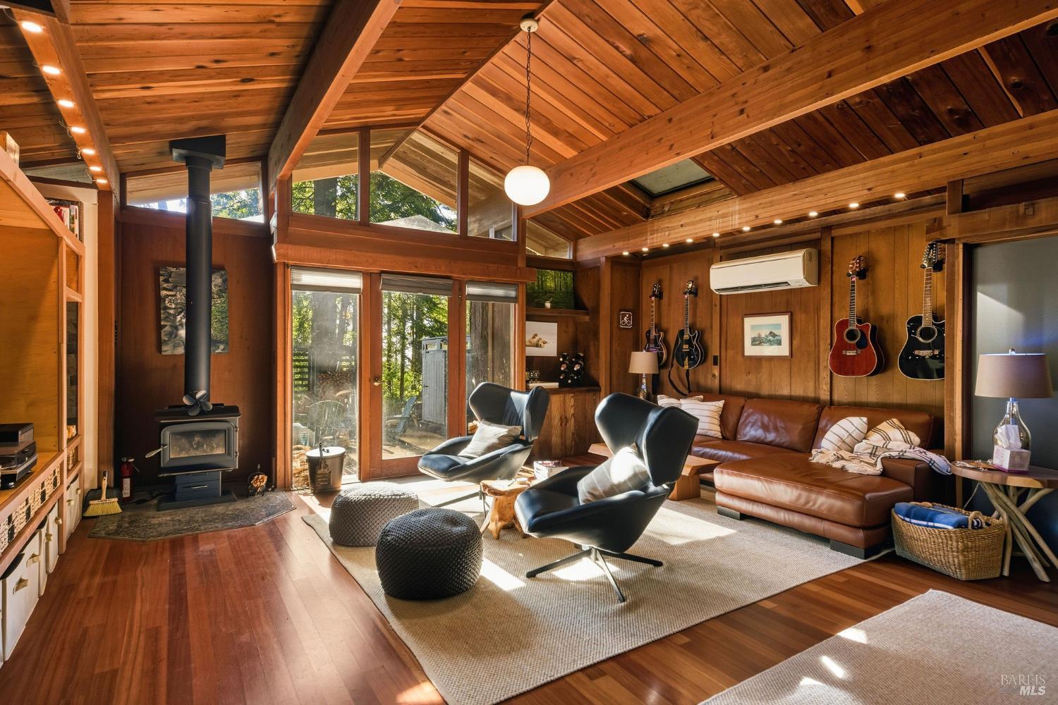 Detail Gallery Image 2 of 27 For 22000 Timber Cove Rd, Jenner,  CA 95450 - 2 Beds | 2 Baths