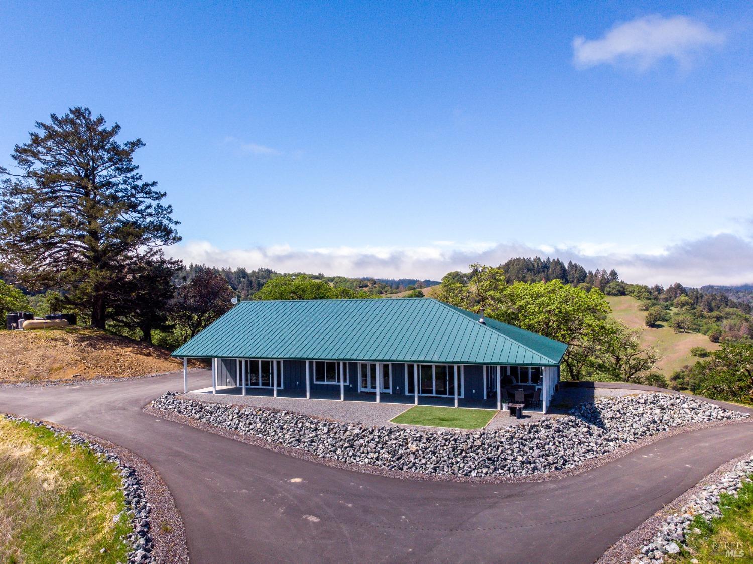 Detail Gallery Image 4 of 91 For 5510 Parducci Rd, Ukiah,  CA 95482 - 3 Beds | 3 Baths