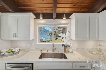 Detail Gallery Image 10 of 61 For 10165 Lakeshore Dr, Clearlake,  CA 95422 - 4 Beds | 3 Baths