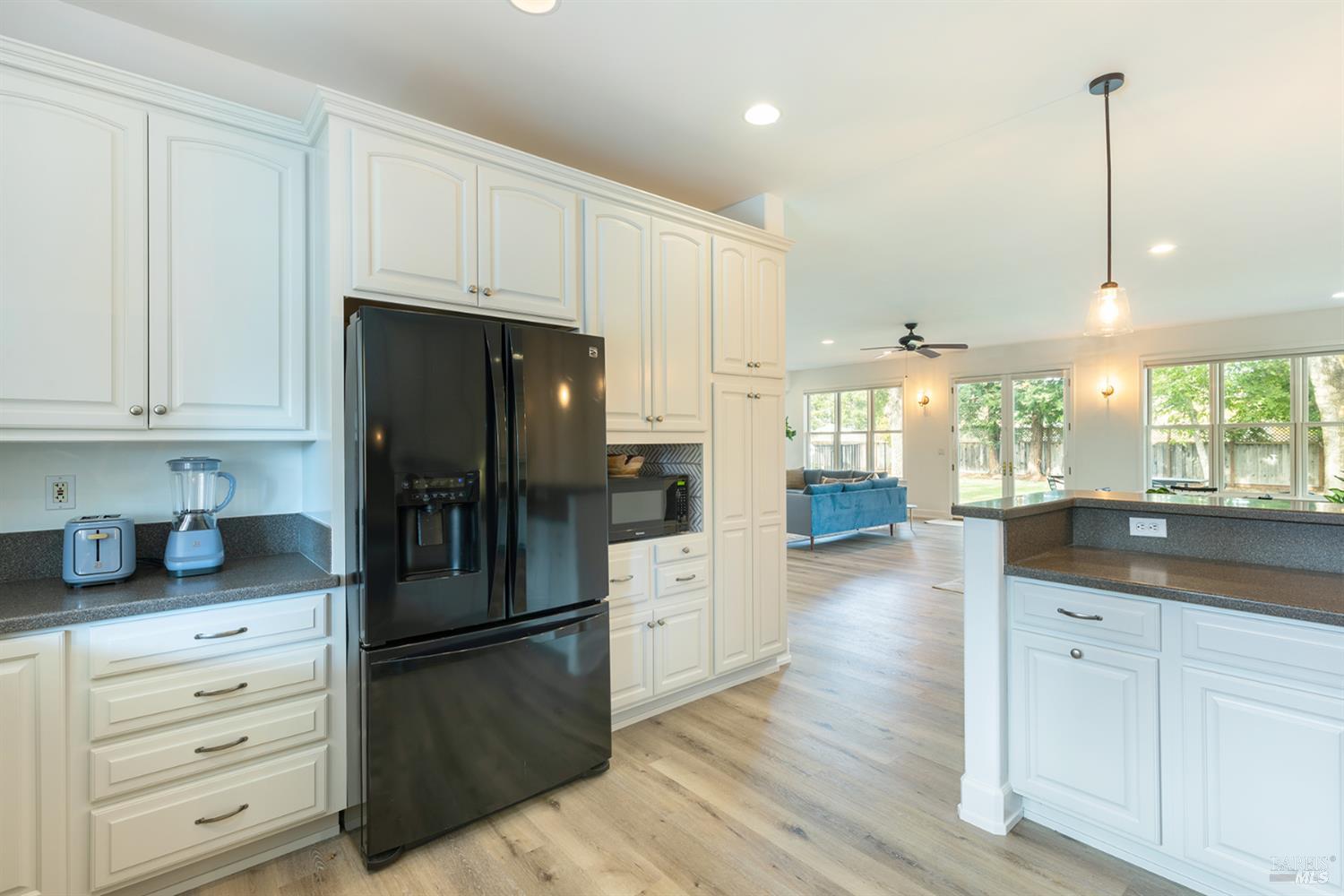 Detail Gallery Image 14 of 40 For 9821 Dawn Way, Windsor,  CA 95492 - 5 Beds | 4 Baths