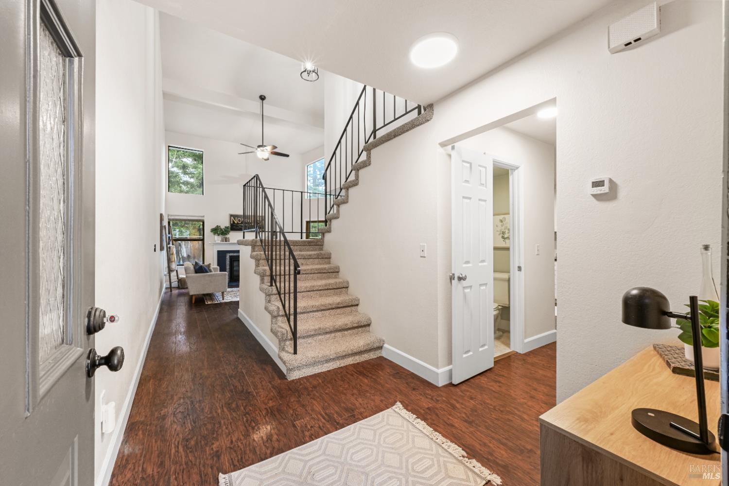 Detail Gallery Image 3 of 23 For 2403 Marylyn Cir, Petaluma,  CA 94954 - 3 Beds | 2/1 Baths