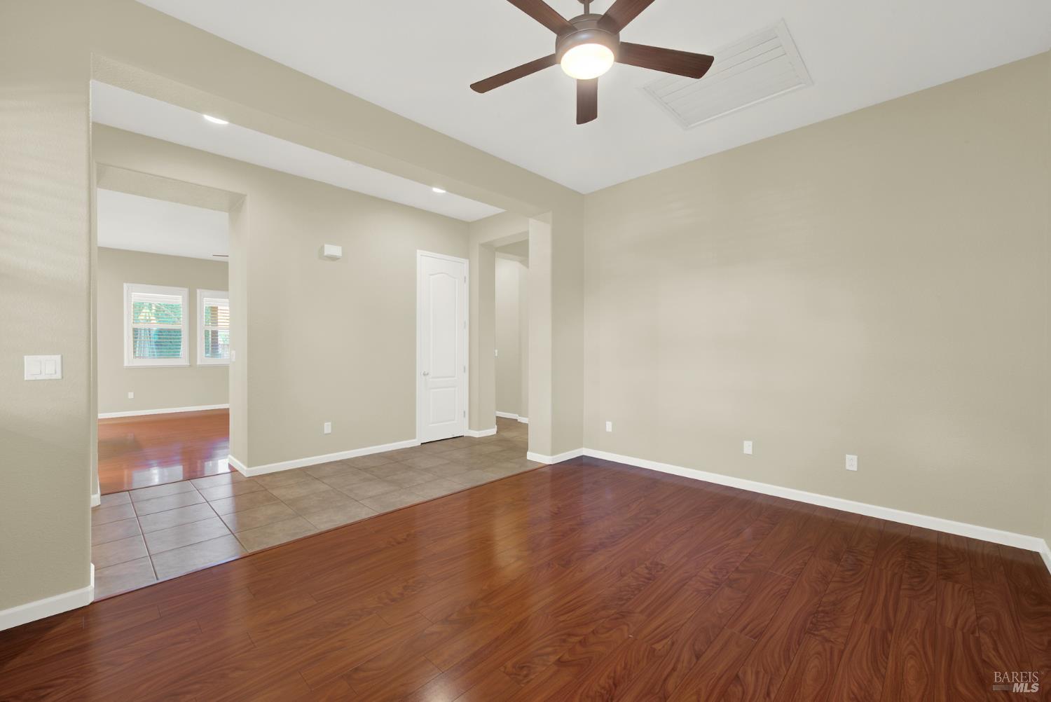 Detail Gallery Image 9 of 71 For 3007 Norwich Ct, Vacaville,  CA 95687 - 3 Beds | 2 Baths