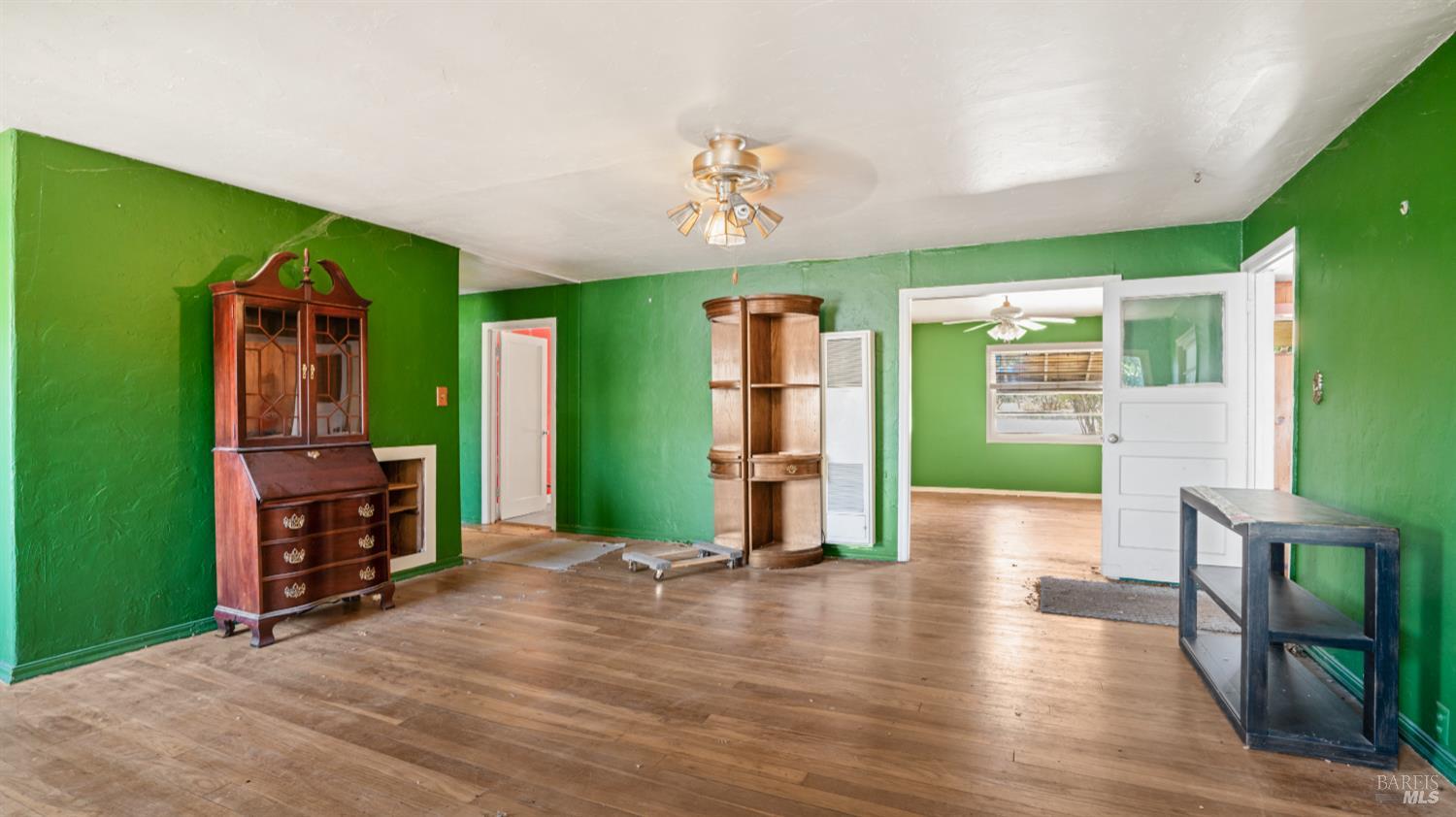 Detail Gallery Image 6 of 37 For 1280 Petaluma Blvd, Petaluma,  CA 94952 - 3 Beds | 1 Baths