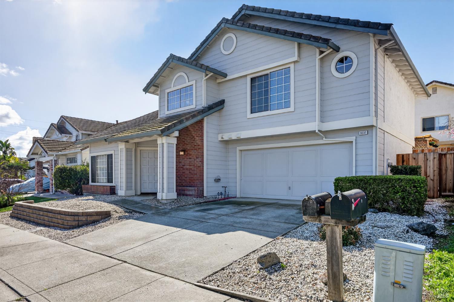 Detail Gallery Image 2 of 30 For 3537 Centennial Dr, Antioch,  CA 94509 - 4 Beds | 2/1 Baths