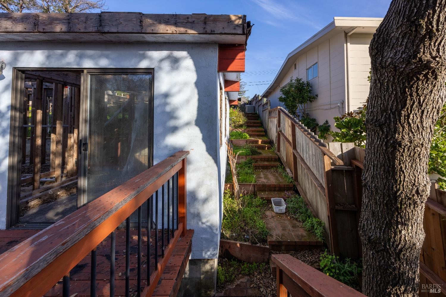 Detail Gallery Image 12 of 27 For 50 Hillcrest Ct, San Anselmo,  CA 94960 - – Beds | – Baths