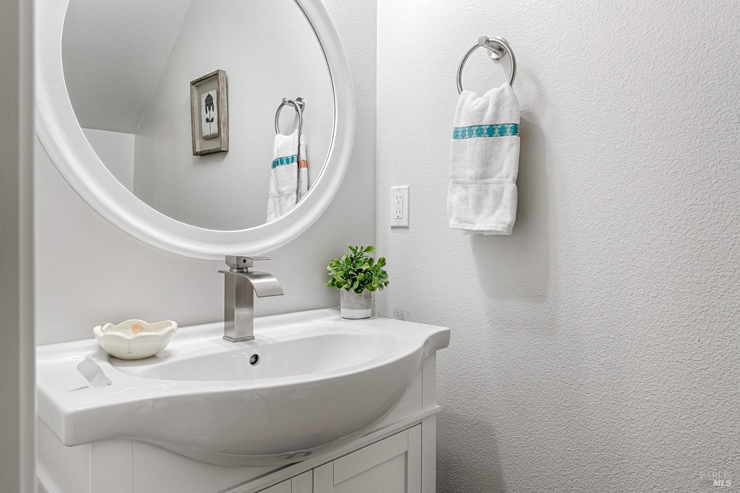 Detail Gallery Image 18 of 39 For 1962 Las Ventanas Dr, Santa Rosa,  CA 95407 - 3 Beds | 2/1 Baths