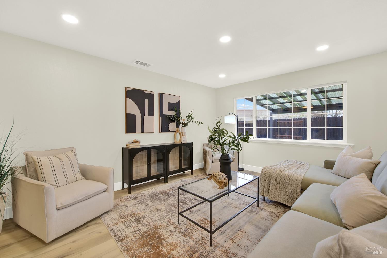 Detail Gallery Image 12 of 37 For 880 Trysail Ct, Vacaville,  CA 95687 - 4 Beds | 2 Baths