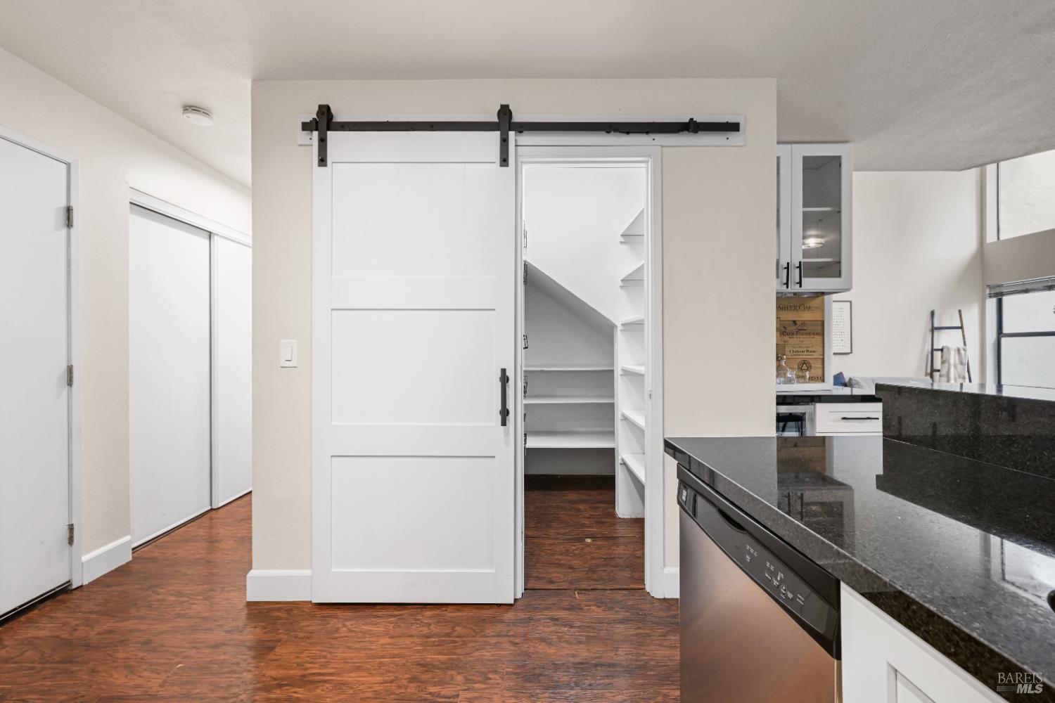 Detail Gallery Image 11 of 23 For 2403 Marylyn Cir, Petaluma,  CA 94954 - 3 Beds | 2/1 Baths