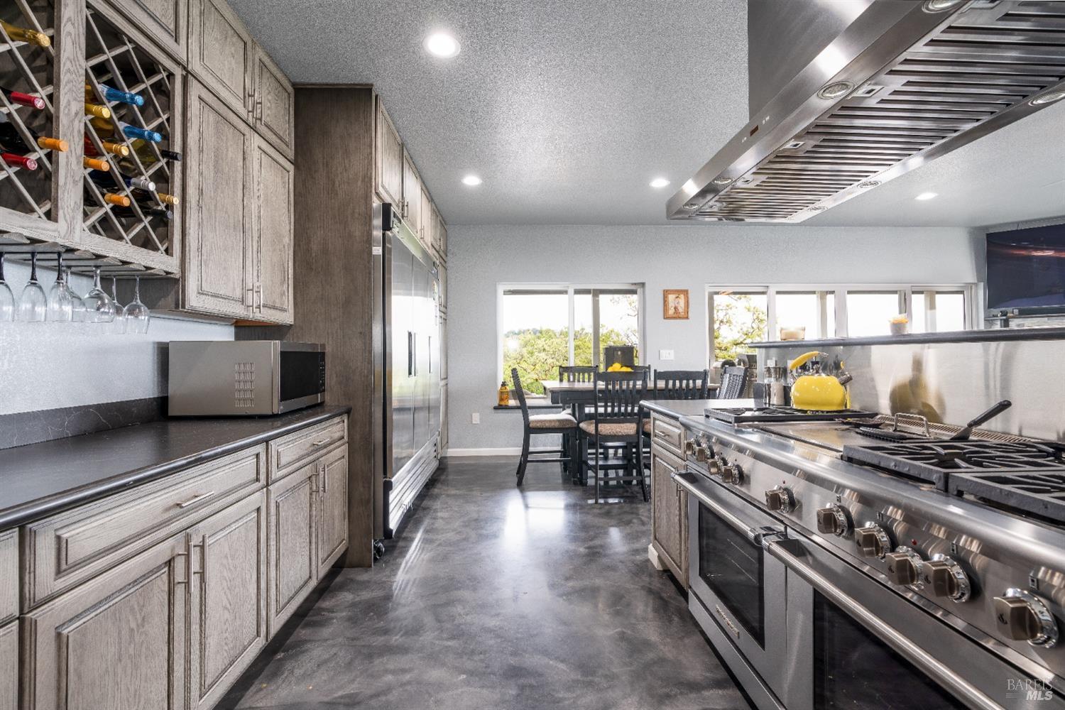 Detail Gallery Image 63 of 91 For 5510 Parducci Rd, Ukiah,  CA 95482 - 3 Beds | 3 Baths