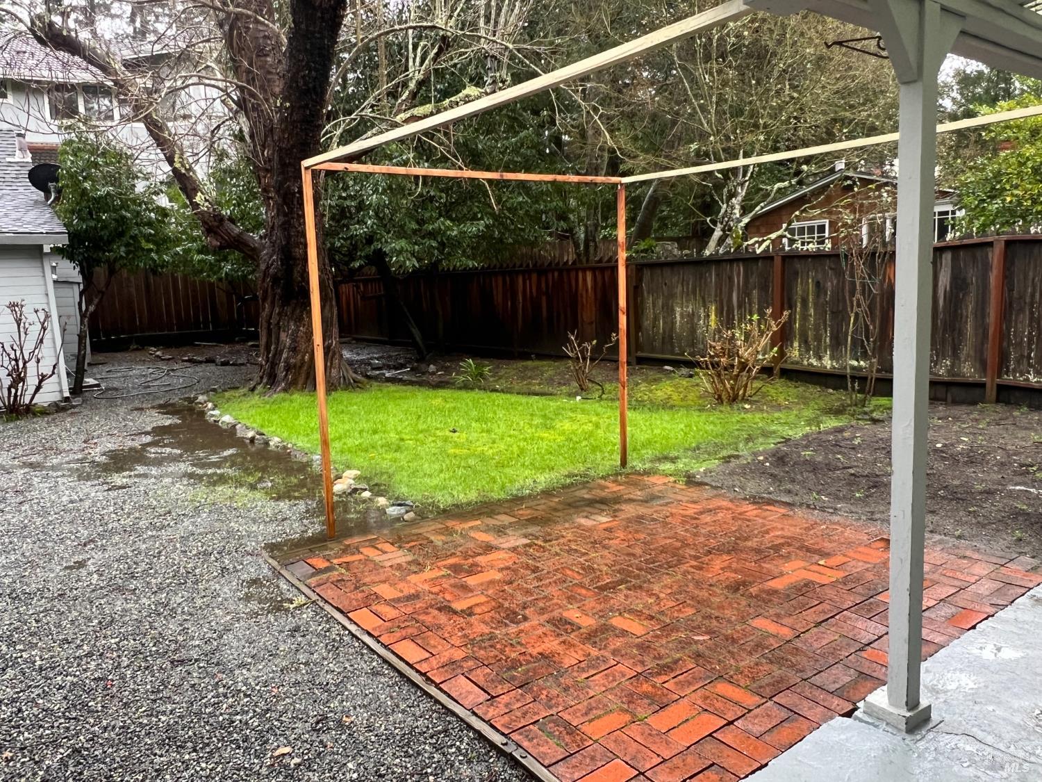 Detail Gallery Image 8 of 32 For 127 Bolinas Ave, Ross,  CA 94957 - 2 Beds | 1 Baths