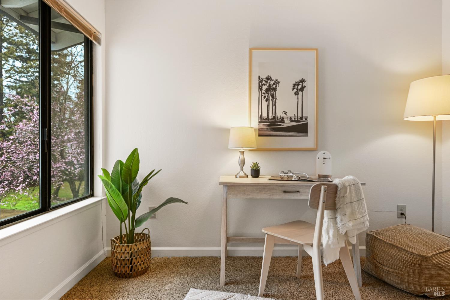 Detail Gallery Image 18 of 23 For 2403 Marylyn Cir, Petaluma,  CA 94954 - 3 Beds | 2/1 Baths