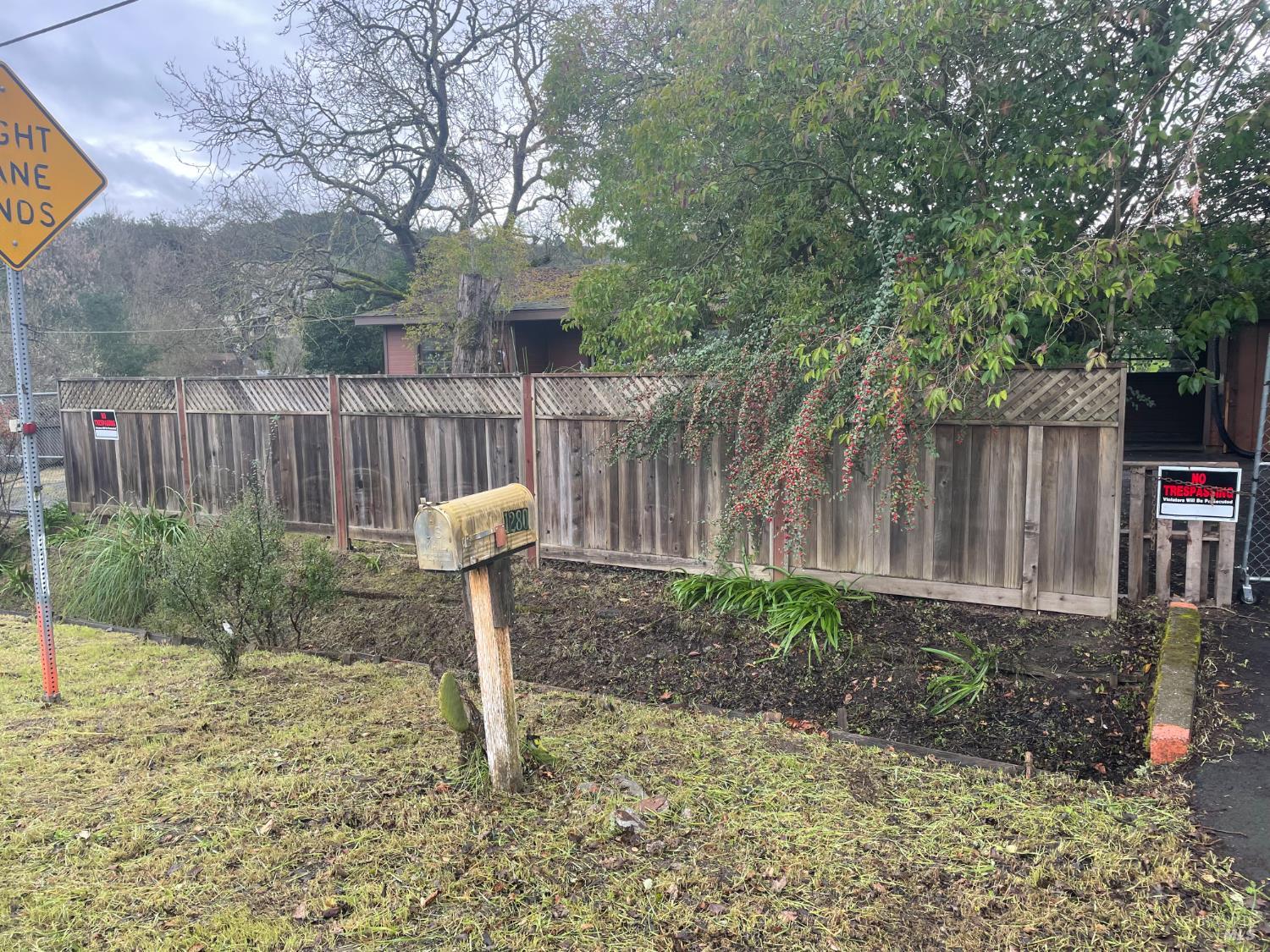 Detail Gallery Image 25 of 37 For 1280 Petaluma Blvd, Petaluma,  CA 94952 - 3 Beds | 1 Baths