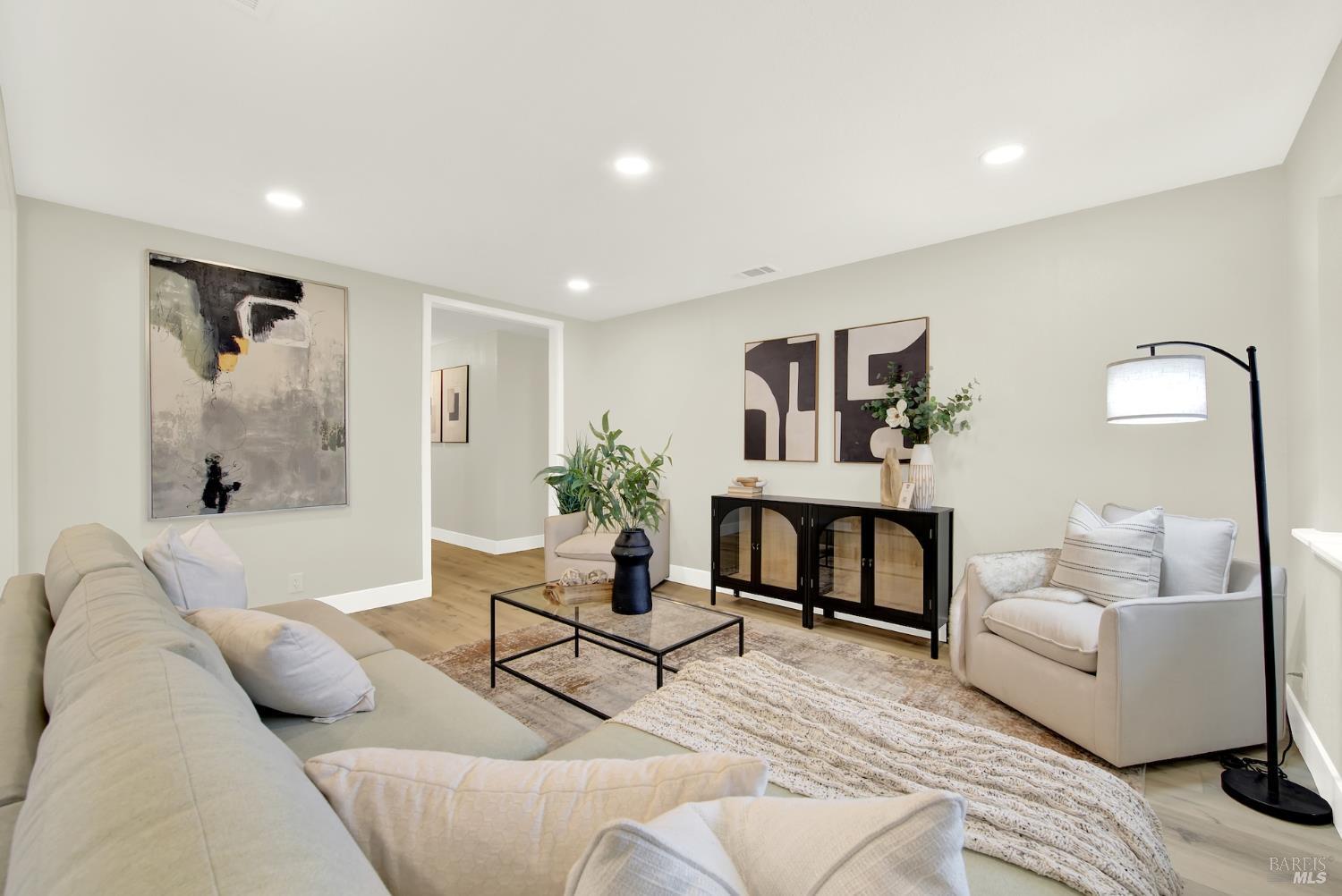 Detail Gallery Image 11 of 37 For 880 Trysail Ct, Vacaville,  CA 95687 - 4 Beds | 2 Baths