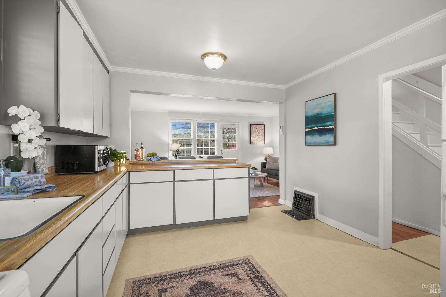 Detail Gallery Image 4 of 31 For 26 Baldwin St, Vallejo,  CA 94590 - 3 Beds | 1 Baths