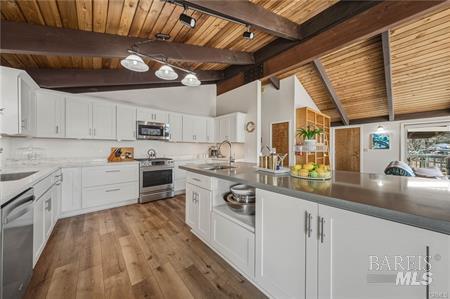 Detail Gallery Image 6 of 61 For 10165 Lakeshore Dr, Clearlake,  CA 95422 - 4 Beds | 3 Baths