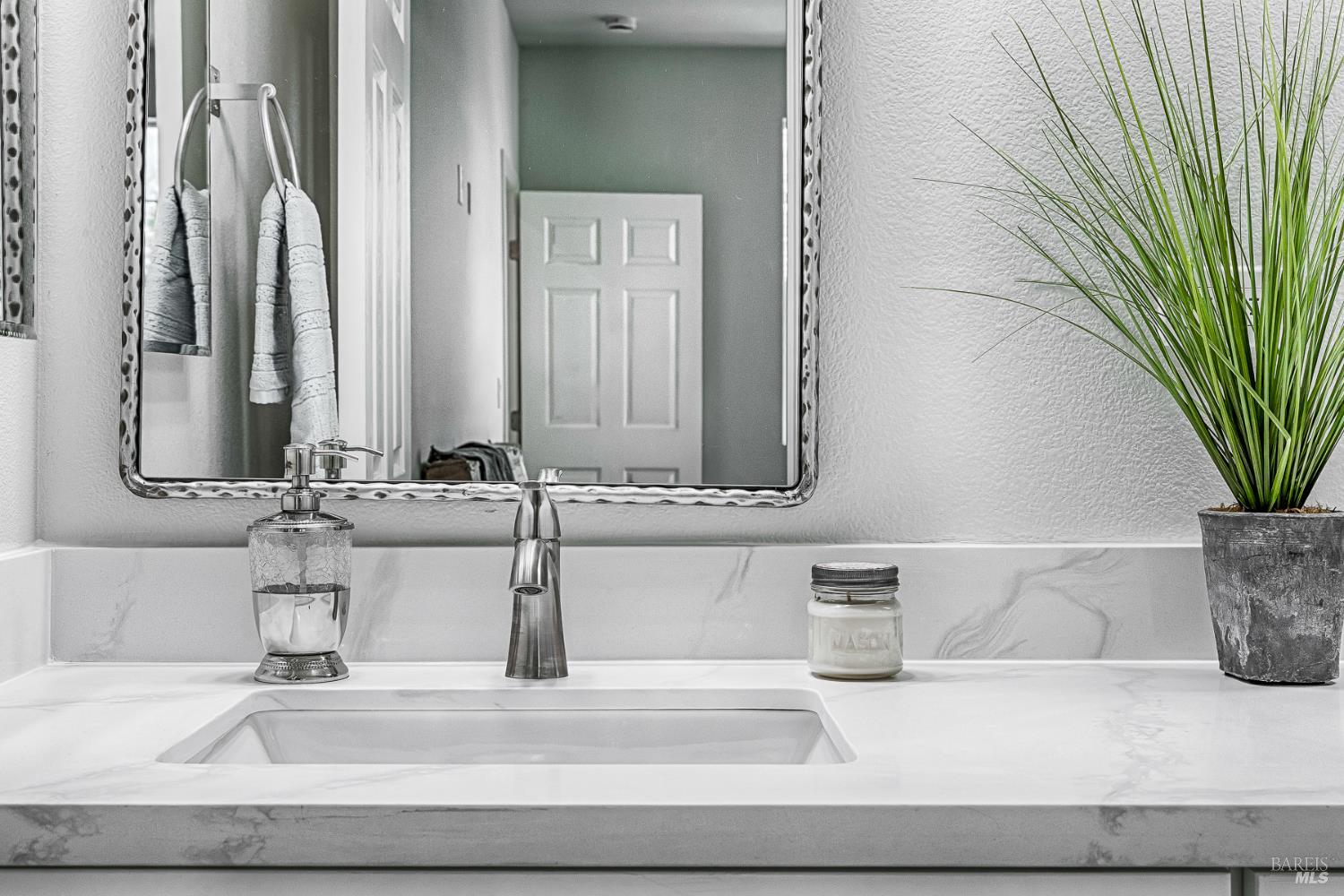 Detail Gallery Image 29 of 39 For 1962 Las Ventanas Dr, Santa Rosa,  CA 95407 - 3 Beds | 2/1 Baths