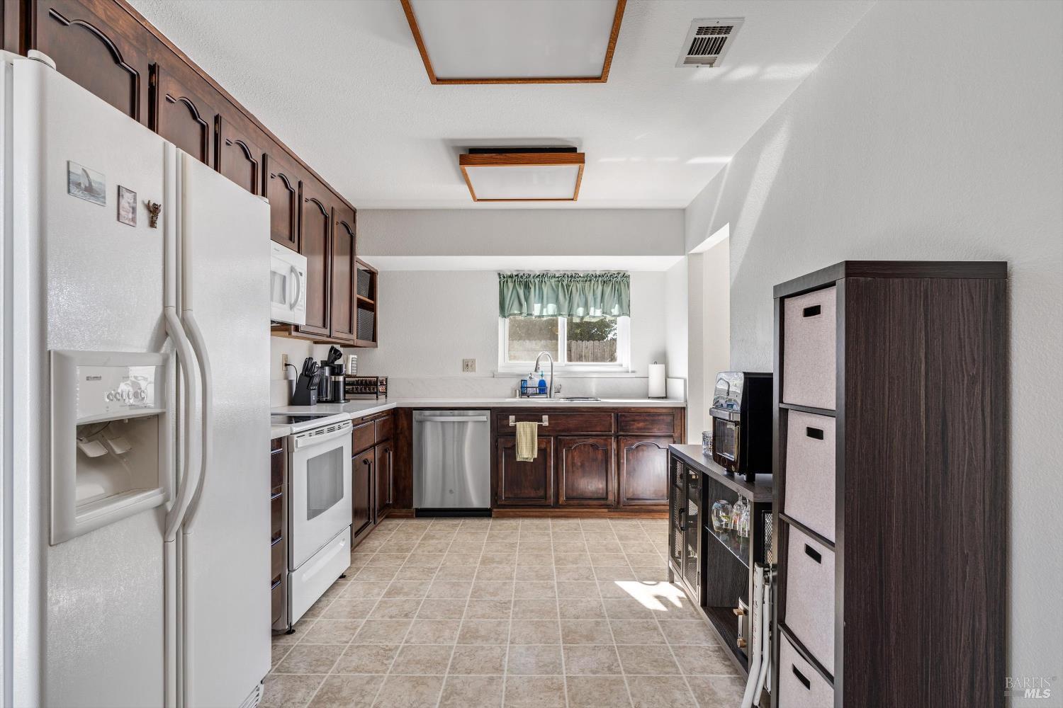 Detail Gallery Image 10 of 22 For 1403 Shasta St, Suisun City,  CA 94585 - 3 Beds | 2 Baths