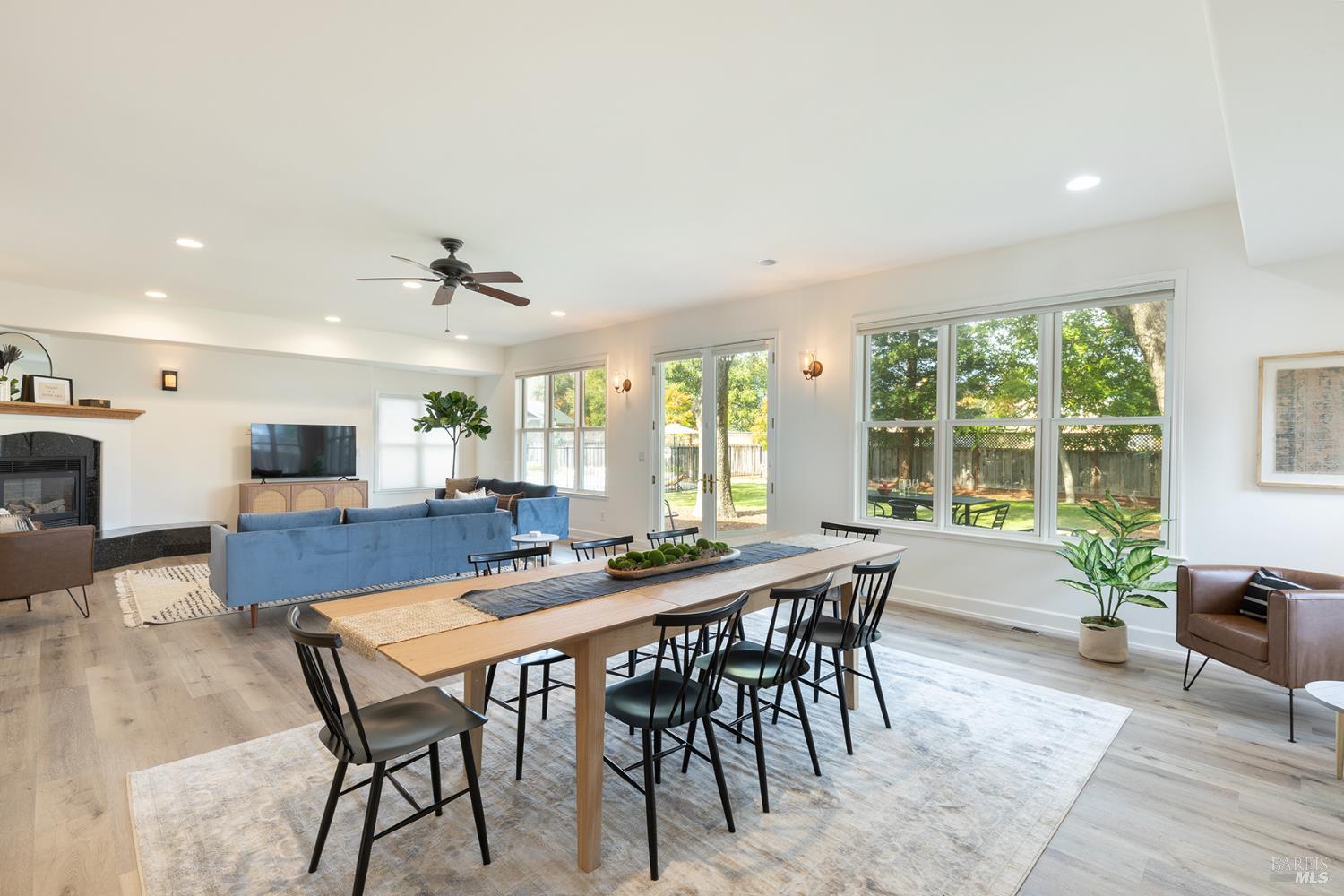 Detail Gallery Image 16 of 40 For 9821 Dawn Way, Windsor,  CA 95492 - 5 Beds | 4 Baths