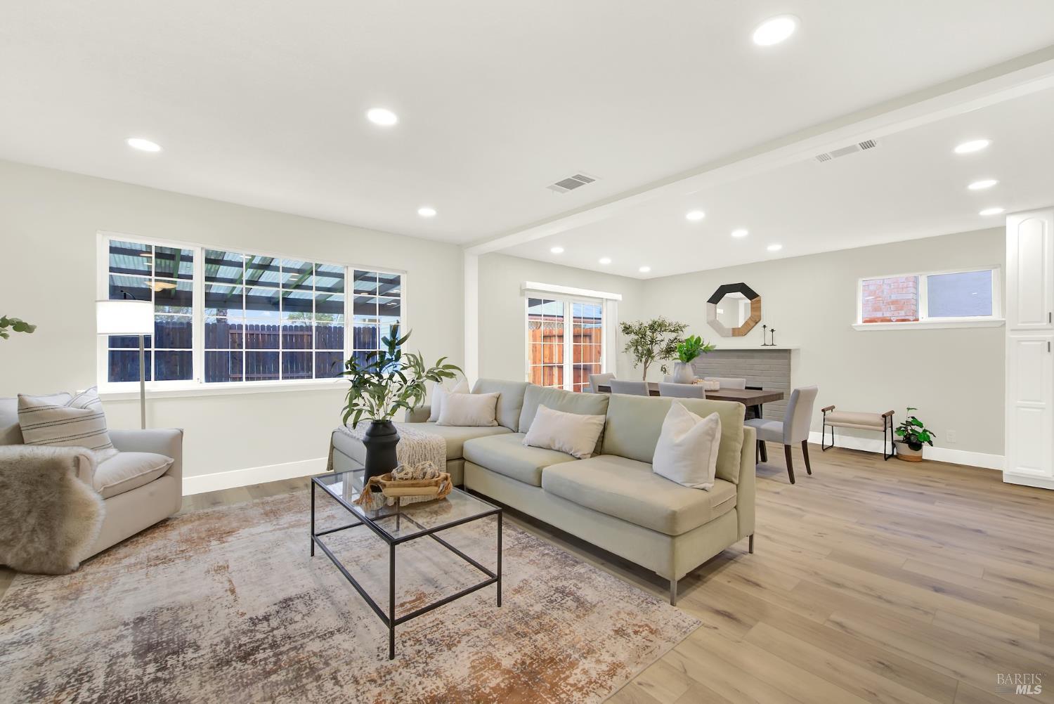 Detail Gallery Image 9 of 37 For 880 Trysail Ct, Vacaville,  CA 95687 - 4 Beds | 2 Baths