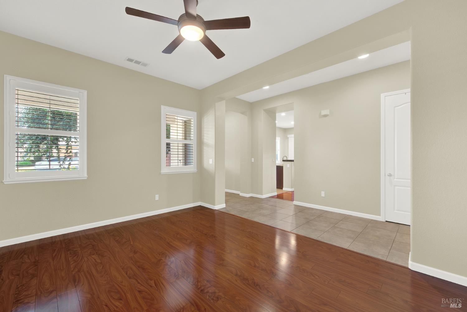 Detail Gallery Image 8 of 71 For 3007 Norwich Ct, Vacaville,  CA 95687 - 3 Beds | 2 Baths