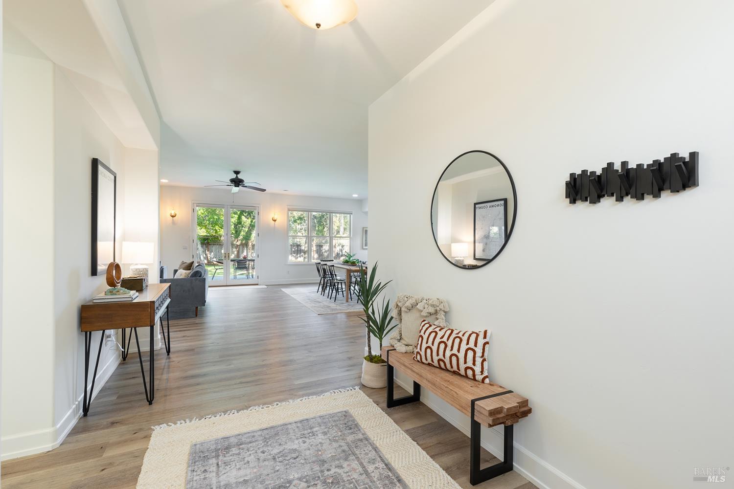 Detail Gallery Image 8 of 40 For 9821 Dawn Way, Windsor,  CA 95492 - 5 Beds | 4 Baths