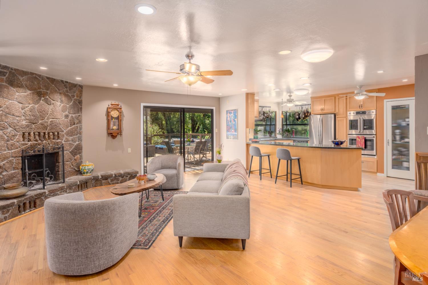 Detail Gallery Image 14 of 62 For 14856 Chalk Hill Rd, Healdsburg,  CA 95448 - 3 Beds | 2/1 Baths