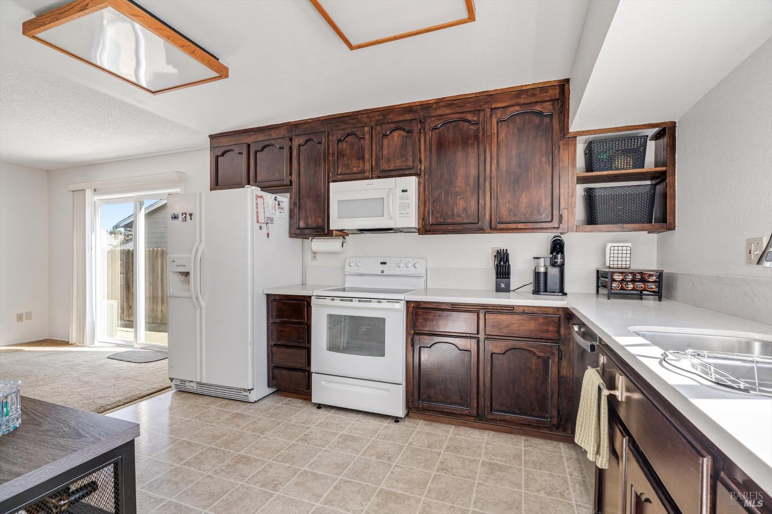 Detail Gallery Image 9 of 22 For 1403 Shasta St, Suisun City,  CA 94585 - 3 Beds | 2 Baths