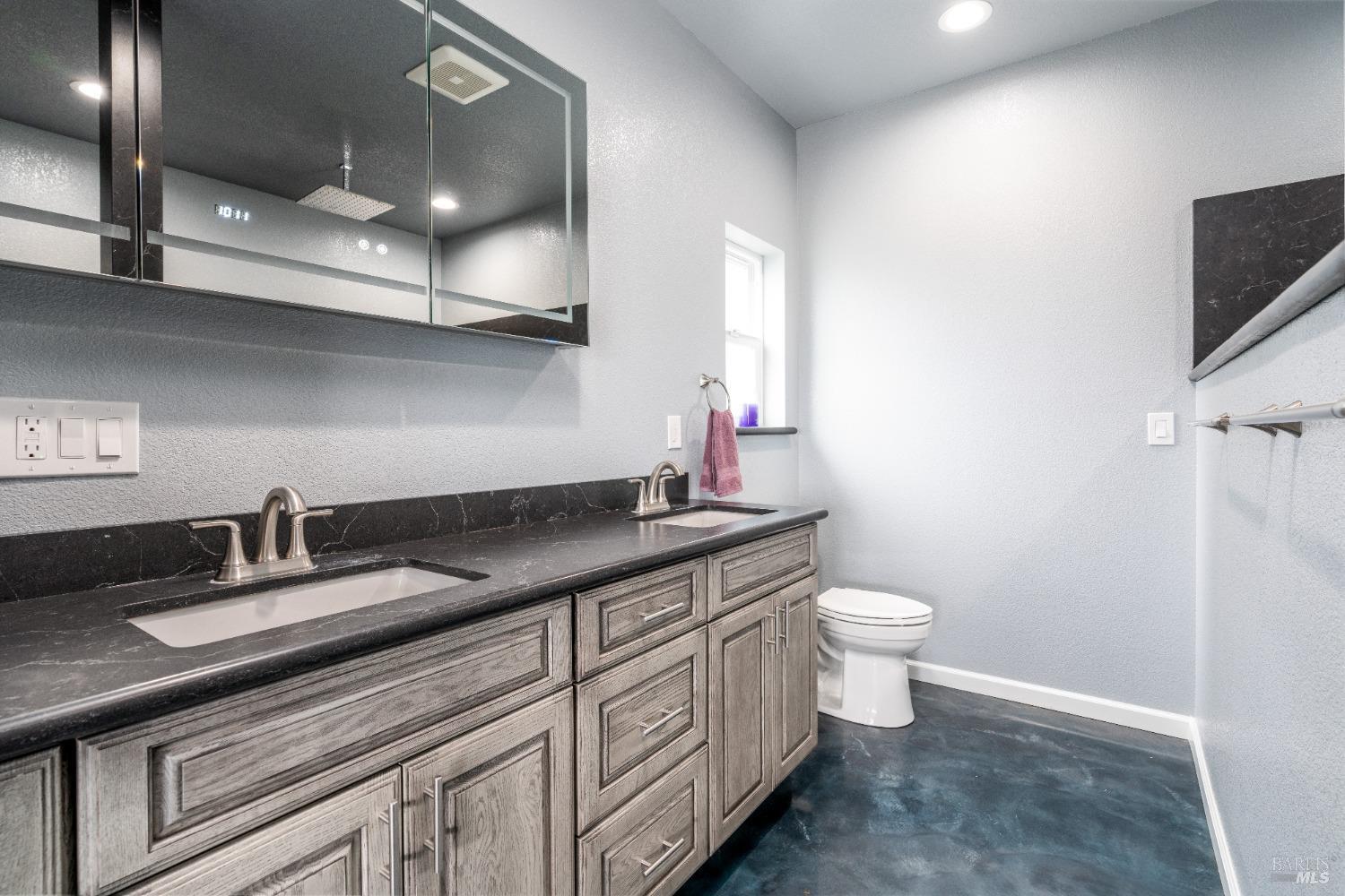 Detail Gallery Image 69 of 91 For 5510 Parducci Rd, Ukiah,  CA 95482 - 3 Beds | 3 Baths