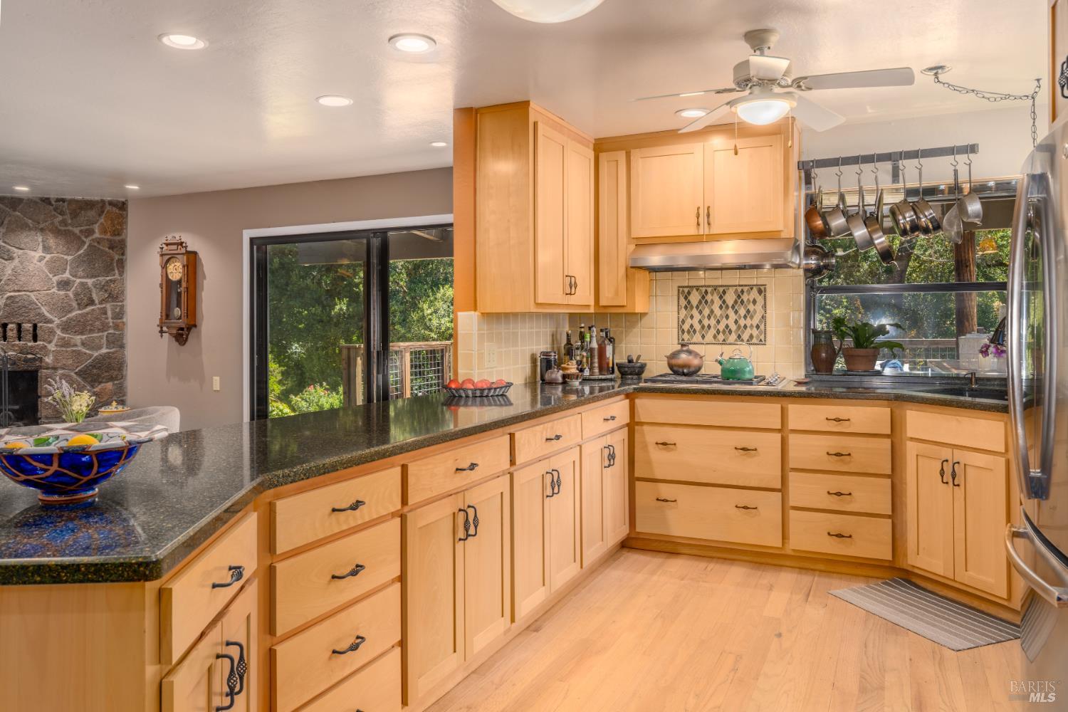 Detail Gallery Image 19 of 62 For 14856 Chalk Hill Rd, Healdsburg,  CA 95448 - 3 Beds | 2/1 Baths