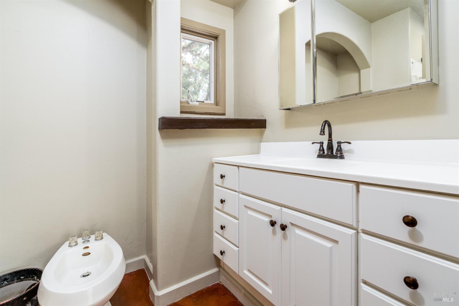 Detail Gallery Image 18 of 91 For 5510 Parducci Rd, Ukiah,  CA 95482 - 3 Beds | 3 Baths