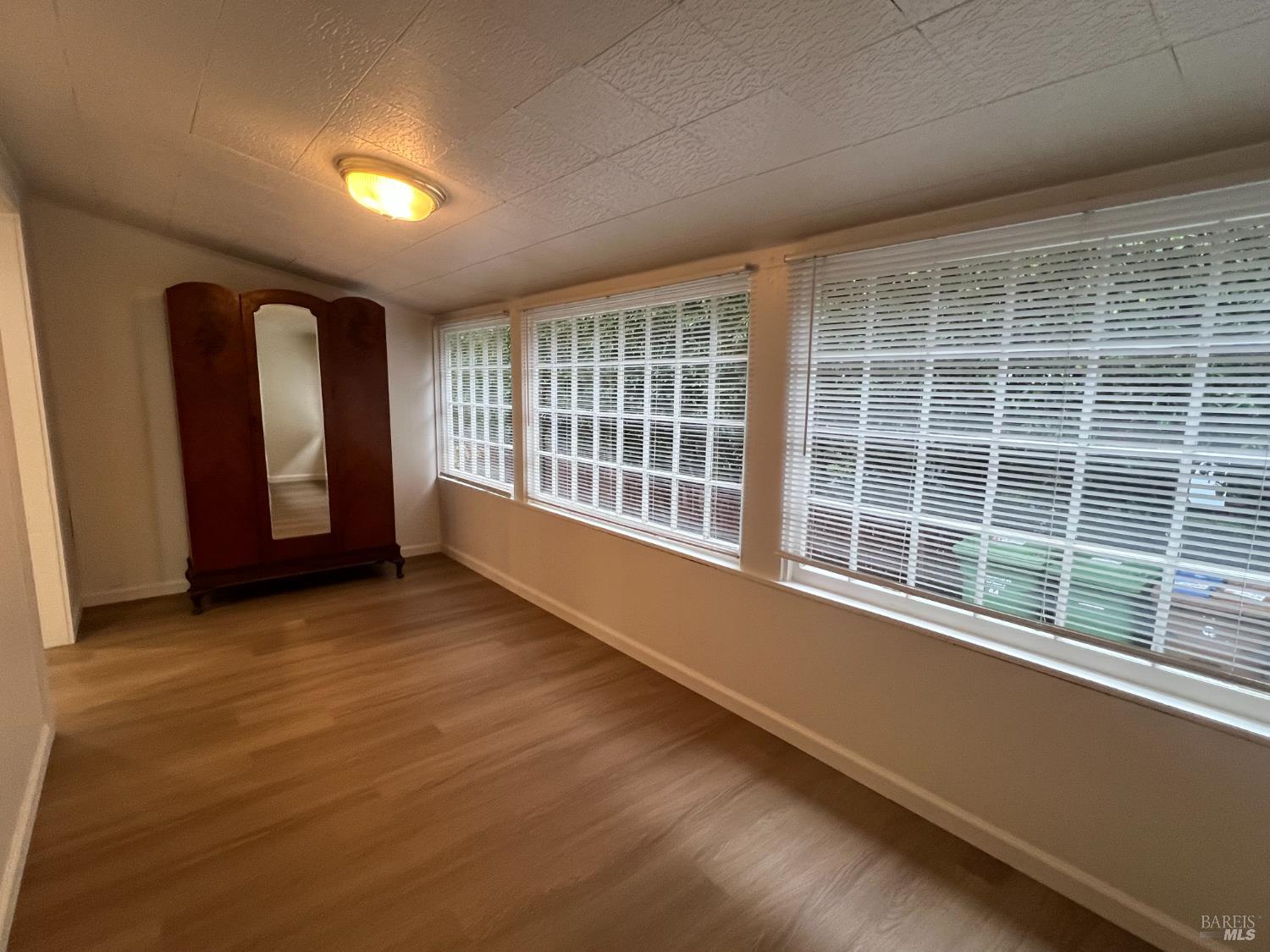 Detail Gallery Image 26 of 32 For 127 Bolinas Ave, Ross,  CA 94957 - 2 Beds | 1 Baths