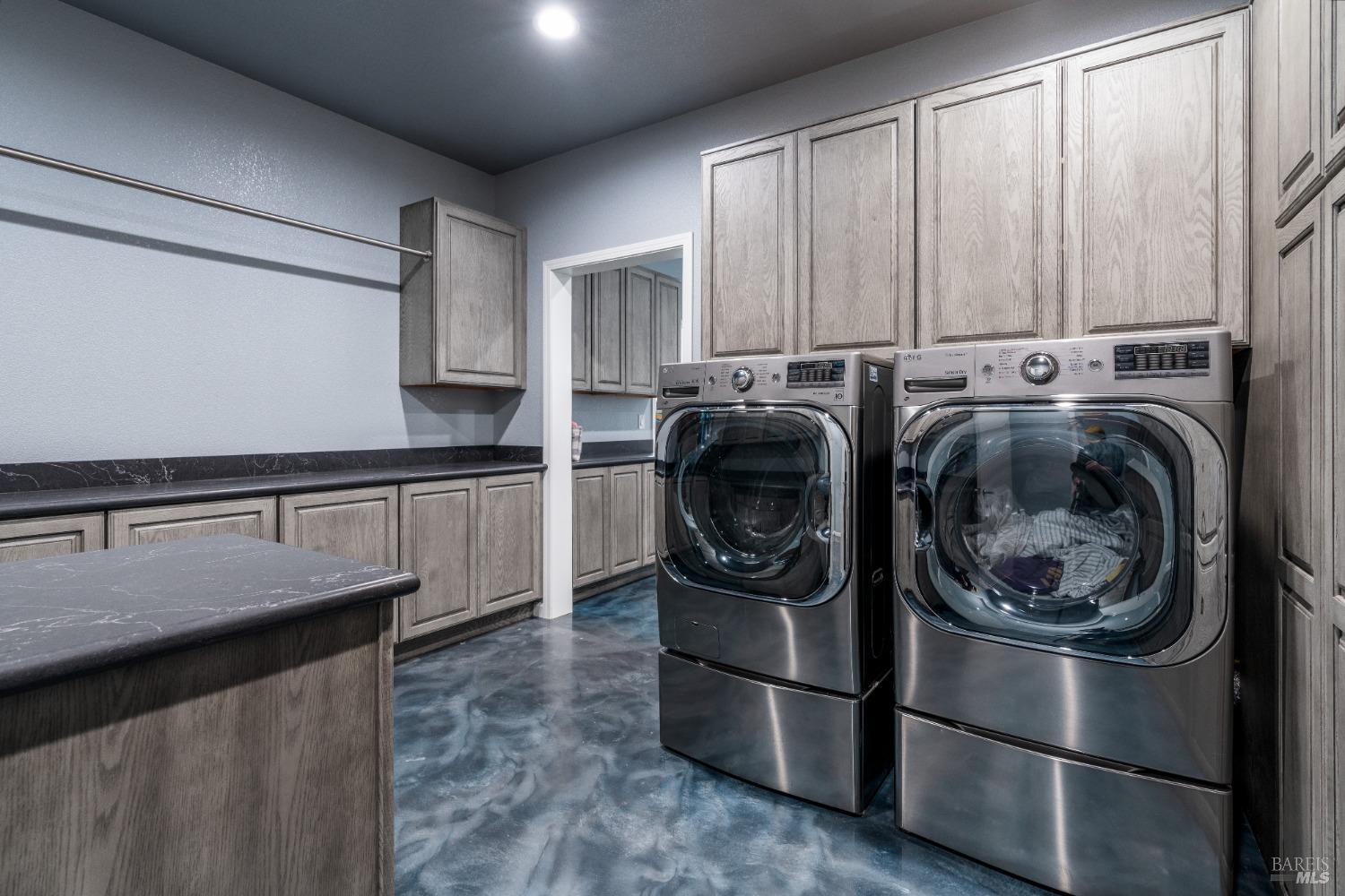 Detail Gallery Image 72 of 91 For 5510 Parducci Rd, Ukiah,  CA 95482 - 3 Beds | 3 Baths