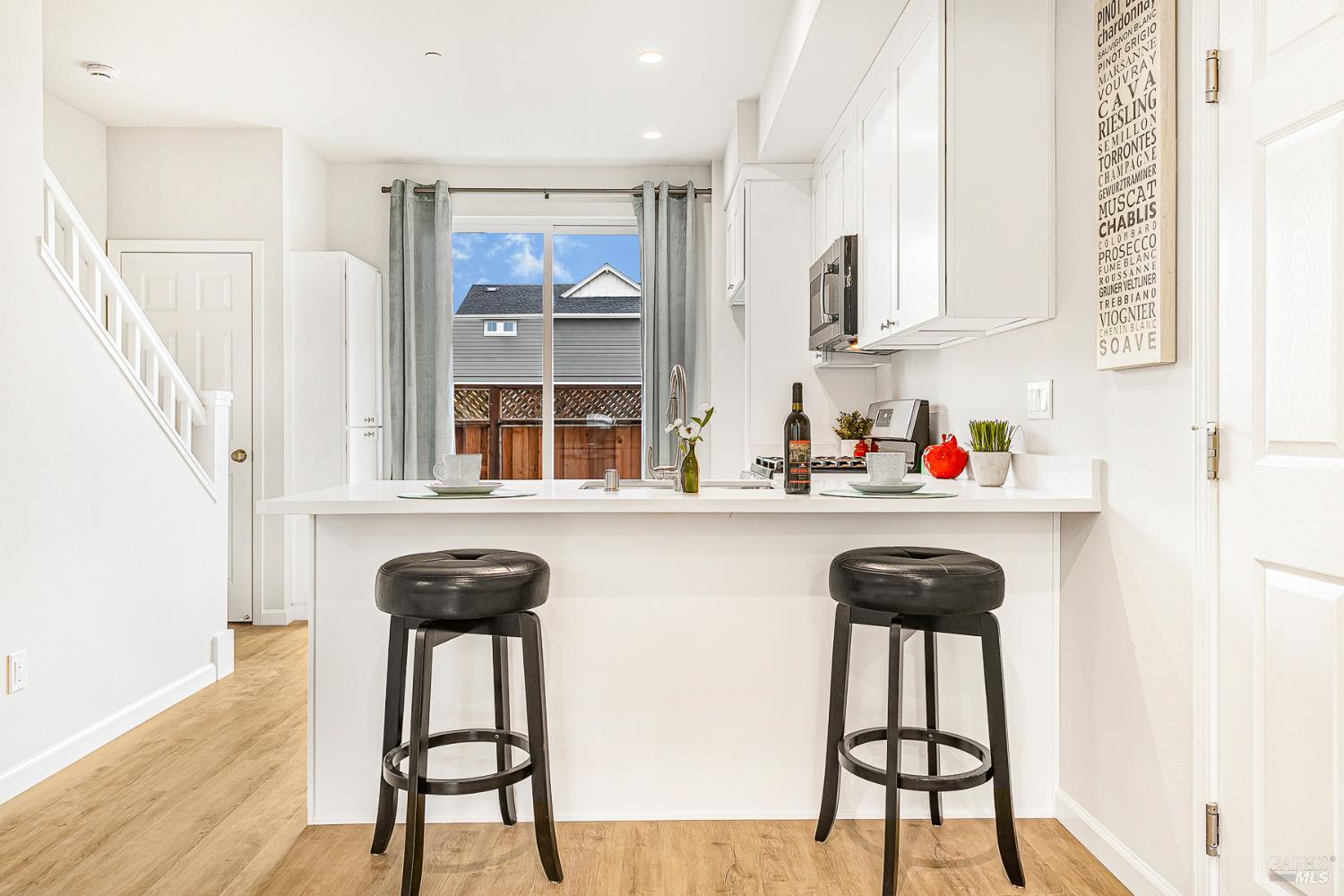 Detail Gallery Image 13 of 39 For 1962 Las Ventanas Dr, Santa Rosa,  CA 95407 - 3 Beds | 2/1 Baths