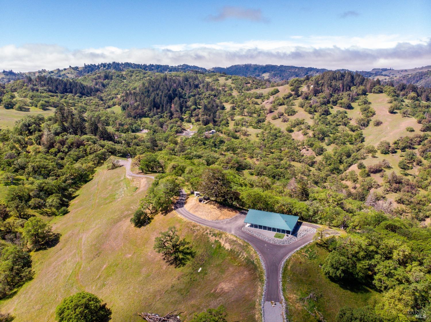 Detail Gallery Image 5 of 91 For 5510 Parducci Rd, Ukiah,  CA 95482 - 3 Beds | 3 Baths