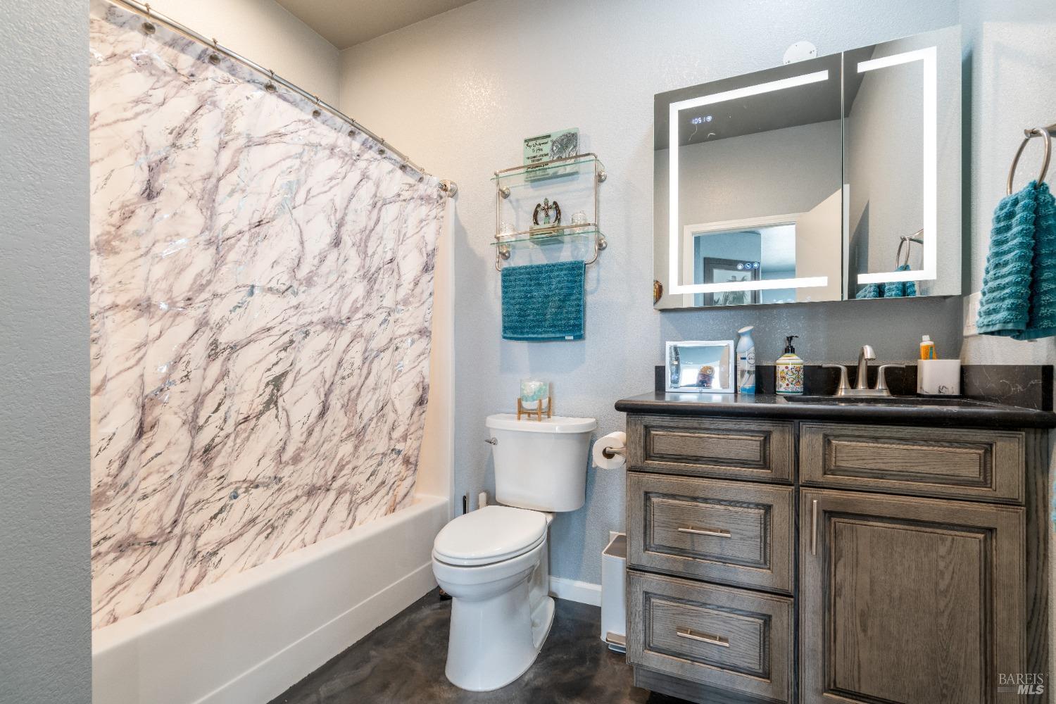 Detail Gallery Image 64 of 91 For 5510 Parducci Rd, Ukiah,  CA 95482 - 3 Beds | 3 Baths