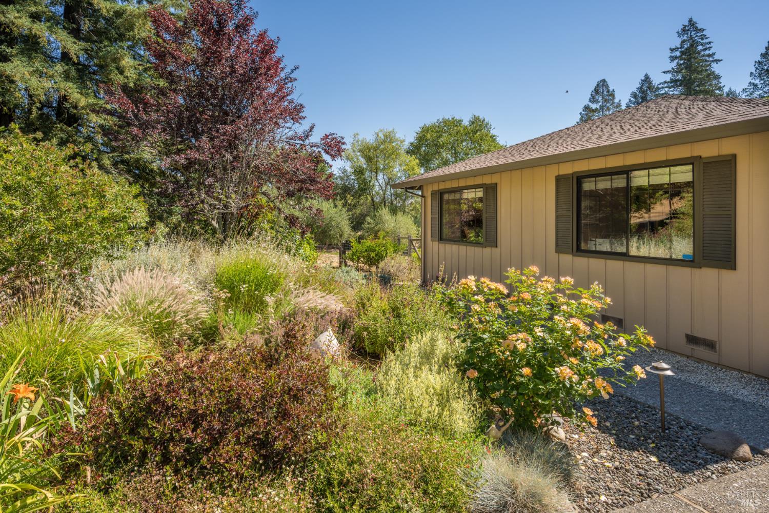 Detail Gallery Image 9 of 62 For 14856 Chalk Hill Rd, Healdsburg,  CA 95448 - 3 Beds | 2/1 Baths