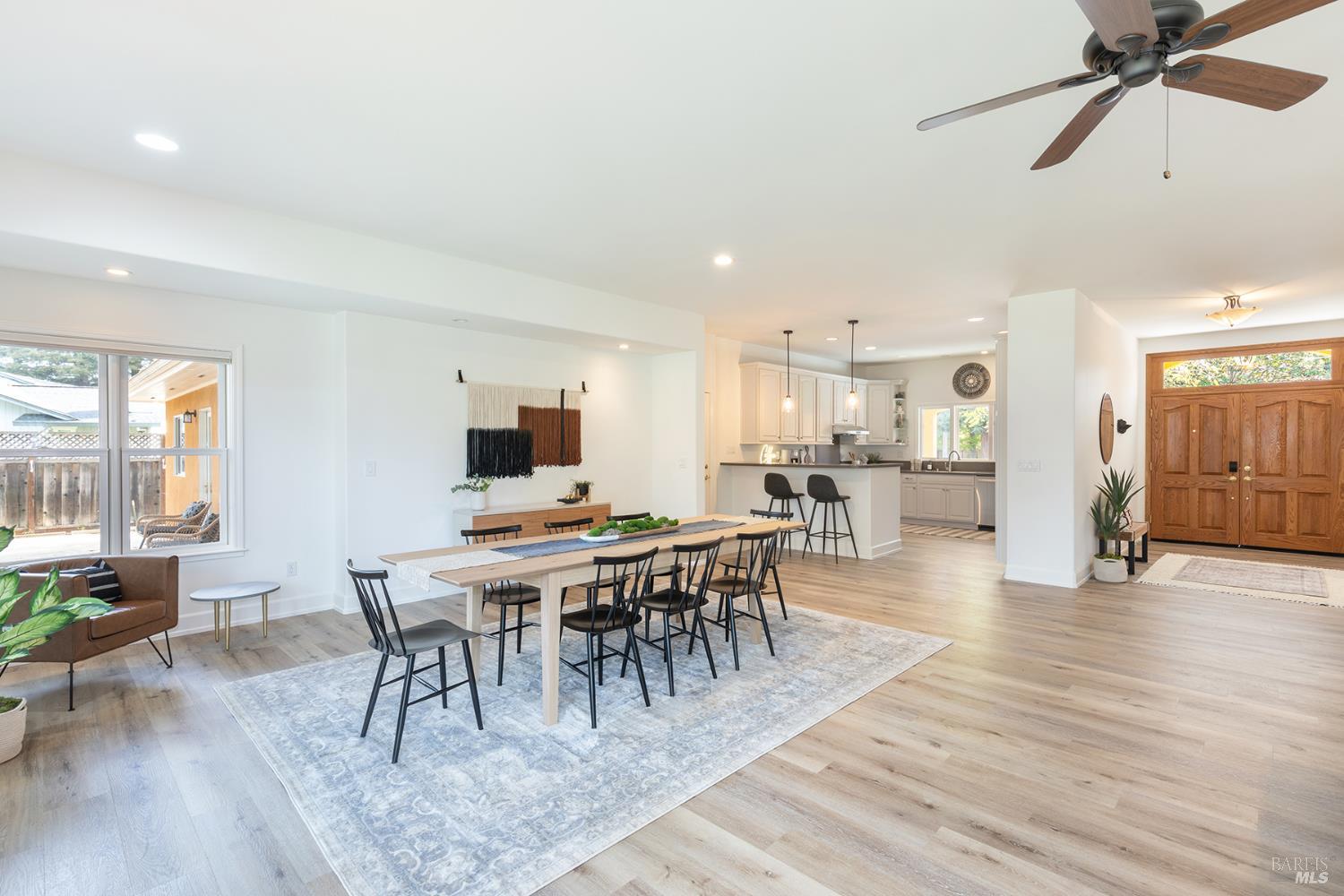 Detail Gallery Image 15 of 40 For 9821 Dawn Way, Windsor,  CA 95492 - 5 Beds | 4 Baths