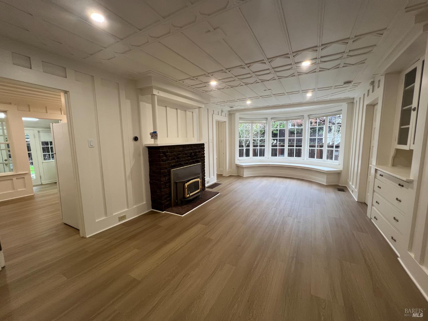 Detail Gallery Image 11 of 32 For 127 Bolinas Ave, Ross,  CA 94957 - 2 Beds | 1 Baths